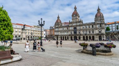 Bir Coruna, İspanya, 23 Haziran 2025. A Coruna, Galiçya 'daki Maria Pita Meydanı. Yüksek kalite fotoğraf
