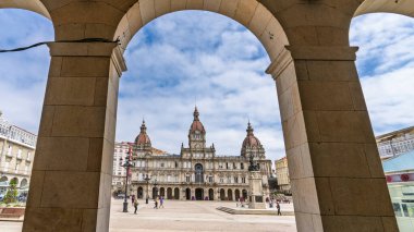 Bir Coruna, İspanya, 23 Haziran 2025. A Coruna, Galiçya 'daki Maria Pita Meydanı. Yüksek kalite fotoğraf