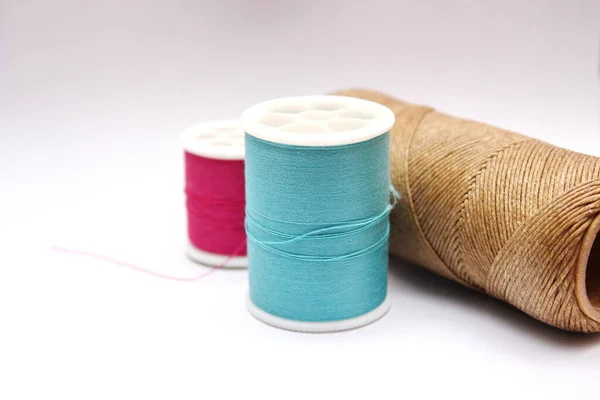 Green Red Brown Spools Placed White Background — Stock Photo, Image