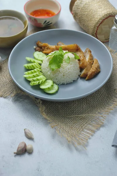 Hainanese Hühnerreis Mit Gebratenem Huhn Gebratenes Huhn Serviert Mit Süßer — Stockfoto