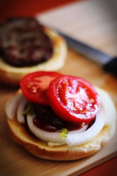 Hamburgers Being Prepared Wooden Cutting Board Kitchen Fresh Tomatoes — 스톡 사진