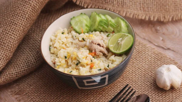 Pork Fried Rice Chinese Style Fried Rice Bowl Cucumber Lemon — Stok Foto