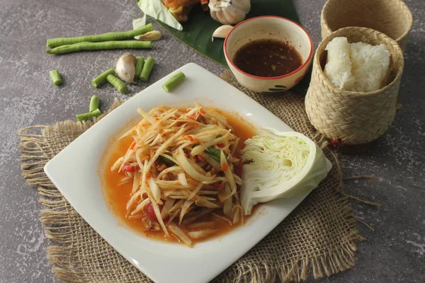 Популярная Тайская Еда Популярный Уличный Салат Папайя Назвали Сомтум Таиланде — стоковое фото
