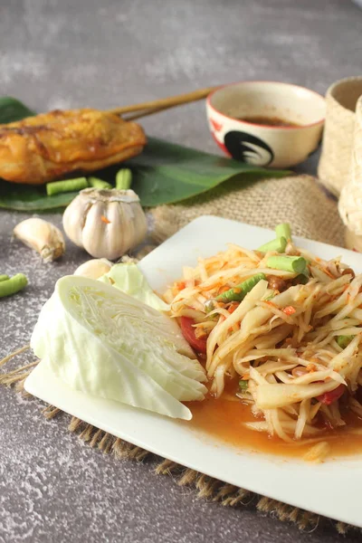 Papaya Salad Popular Thai Food Served Grilled Chicken Sticky Rice — Foto de Stock