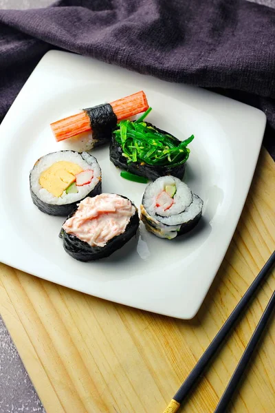 Close Van Sashimi Sushi Set Met Eetstokjes Soja — Stockfoto