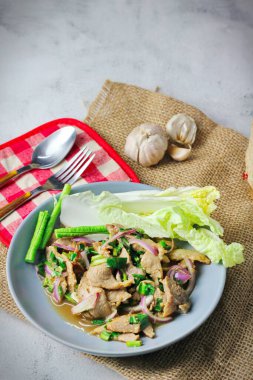 Dilimlenmiş et salatası, Tayland 'da Isaan yemeği, Tayland' da yerel yemek..