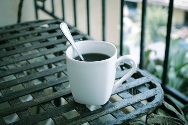 Kahve dükkanındaki kahve fincanı - Vintage efekt tarzı resimler