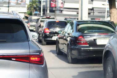 Bangkok Tayland, 12 Aralık 2023, şehirde trafik sıkışıklığı. Şehirde trafik sıkışık..