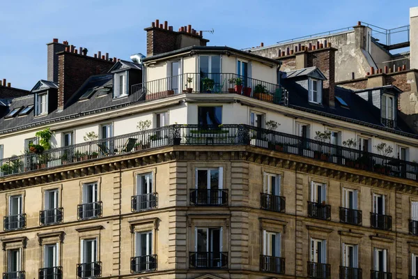 stock image This landscape photo was taken, in Europe, in France, in ile de France, in Paris, in summer. We see the Haussmann buildings of the Ile Saint Louis, under the Sun.