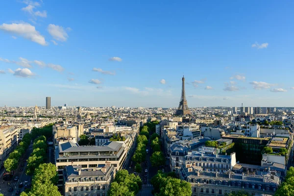 stock image This landscape photo was taken, in Europe, in France, in ile de France, in Paris, in summer. We see the Eiffel Tower and the Chaillot Trocadero district, under the Sun.