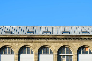 Bu manzara fotoğrafı Avrupa 'da, Fransa' da, Fransa 'da, Paris' te, yazın çekildi. Hotel-Dieu Şapeli 'ni görüyoruz, güneşin altında..