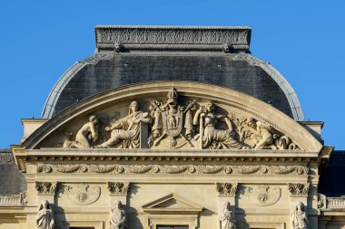 Bu manzara fotoğrafı Avrupa 'da, Fransa' da, Fransa 'da, Paris' te, Seine nehrinin kıyısında, yazın çekildi. Güneşin altında Temyiz Mahkemesi 'ni görüyoruz..