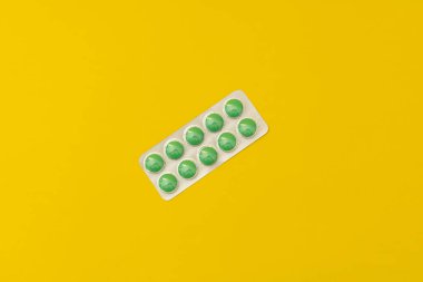 hapları üzerinde sarı bir arka plan