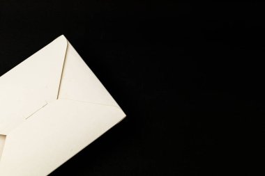 Beyaz karton paket kutuları, şehir konsepti, ev teslimatı.