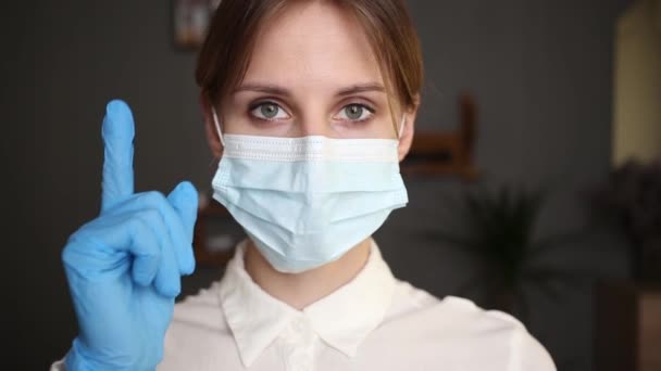 간호사가 집게손가락을 가리키며 — 비디오