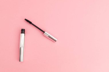 Pembe arka planda Mascara