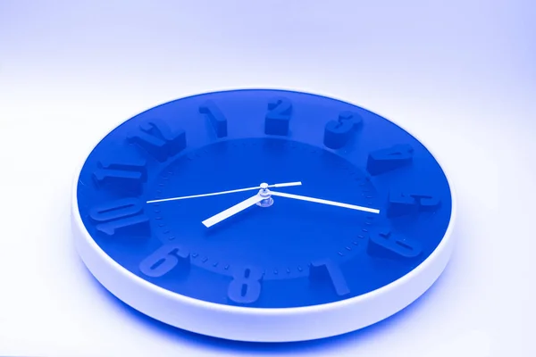 Relógio Não Intrusivo Azul Néon — Fotografia de Stock