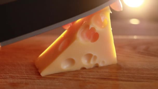 鈍器ではチーズは切れない — ストック動画