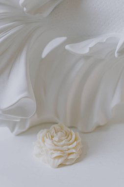 Gül şeklinde bir mum.