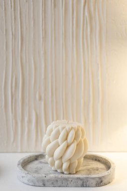 Beyaz mum örülmüş mum