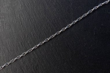 Sıra dışı şekil ve desenli gümüş zincir, gümüş mücevher.