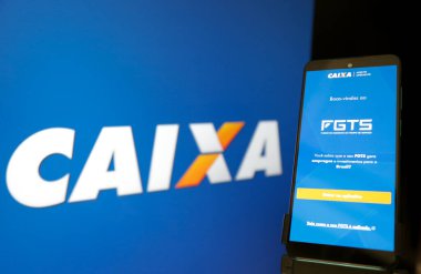 Bir cep telefonu ekranında mavi arkaplan ile Caixa fgts uygulaması.