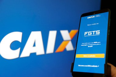 Bir cep telefonu ekranında mavi arkaplan ile Caixa fgts uygulaması.