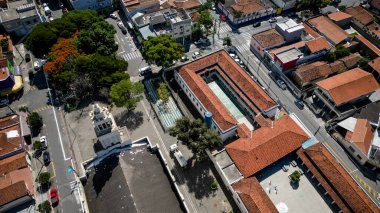 Doğada açık kanalizasyon ile çevre tüm bitkisel alanlardan görünür..