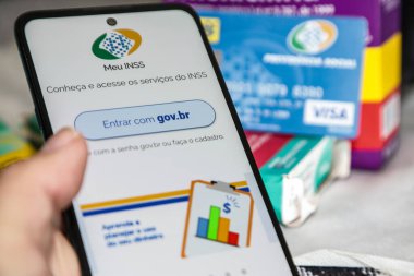 Meu INSS uygulamasının Brezilya hükümetinin sağladığı faydaların arka planında ilaç kullanımı.