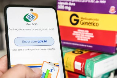 Meu INSS uygulamasının Brezilya hükümetinin sağladığı faydaların arka planında ilaç kullanımı.