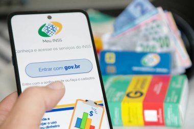 Meu INSS uygulamasının Brezilya hükümetinin sağladığı faydaların arka planında ilaç kullanımı.