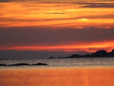 Sardunya adasında gün batımı, La Maddalena 'da.