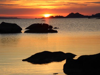 Sardunya adasında gün batımı, La Maddalena 'da.