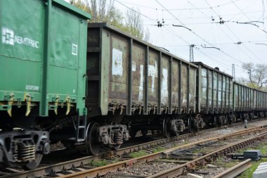 Ağır sanayi, ağır yük demiryolları metal yük vagonları göstergelerden, demiryolu hatlarından geçiyor..