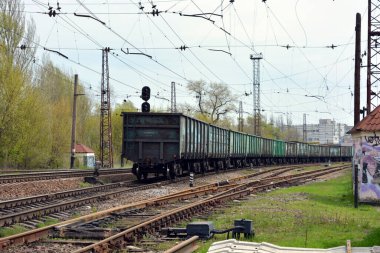 Ağır sanayi, ağır yük demiryolları metal yük vagonları göstergelerden, demiryolu hatlarından geçiyor..