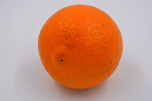 Вкусные Здоровые Спелые Фрукты Один Большой Апельсин Сладкий Апельсин Расположен — стоковое фото