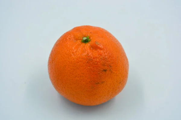 Вкусные Здоровые Спелые Фрукты Апельсиновые Сладкие Танжерины Белом Фоне — стоковое фото