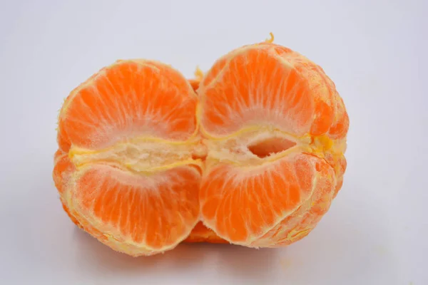 Dojrzałe Pyszne Świeże Owoce Obrane Pomarańczowa Mandarynka Bez Skóry Znajduje — Zdjęcie stockowe