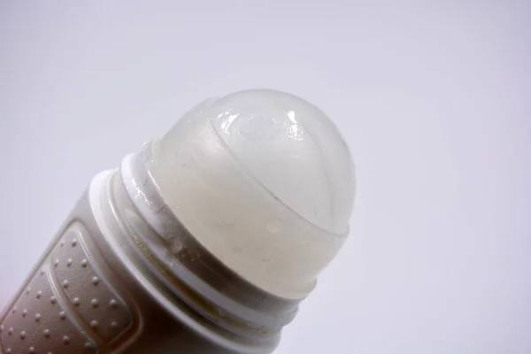 Białym Tle Znajduje Się Interesujące Opakowanie Tworzywa Sztucznego Dezodorantem Typu — Zdjęcie stockowe