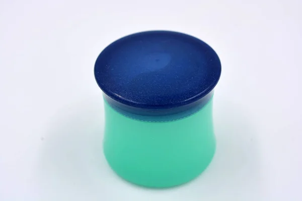 Kosmetyki Krem Twarzy Pielęgnacja Twarzy Ciała Zielonym Plastikowym Stylowym Słoiku — Zdjęcie stockowe