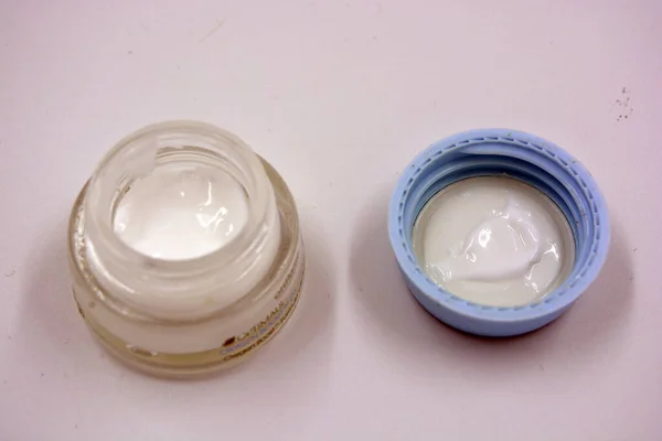 Agradable Fragante Crema Para Cara Blanca Cuidado Piel Facial Una — Foto de Stock