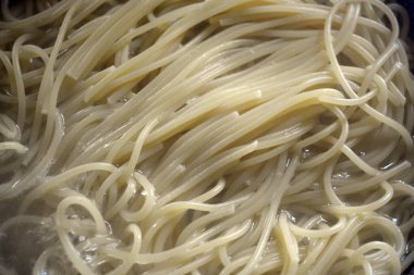 Yemek, yemek pişmiş vermicelli, pişmiş spagetti..