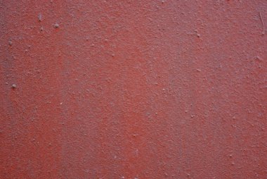 Kahverengi, kırmızı, vişne boyasıyla kaplı eski, düzensiz metal bir yüzey. Kaba kahverengi, metalik arkaplan.