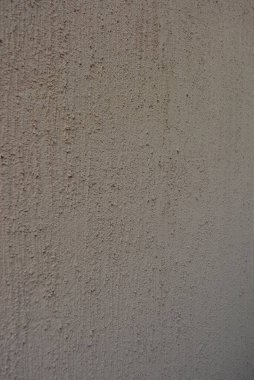 Bina arkaplanı, kahverengi desenli duvar kaplaması ve Ukrayna 'nın Dnipro kentindeki evlerden birinin duvarında kabuk şeklinde yapısal alçı. Kahverengi yapısal sokak alçısı, kabuk böceği bina boyası dış dekorasyon için..