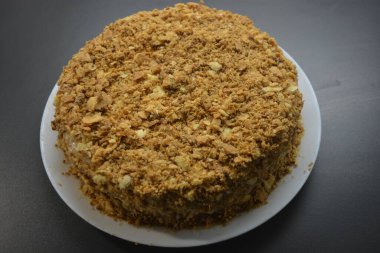 Yüksek kaliteli ürünlerden yapılmış büyük, şık bir Napolyon keki. Varkaus, Finlandiya 'da kendi ellerinizle yapılan ev yapımı tatlı..