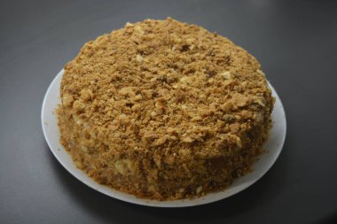 Yüksek kaliteli ürünlerden yapılmış büyük, şık bir Napolyon keki. Varkaus, Finlandiya 'da kendi ellerinizle yapılan ev yapımı tatlı..