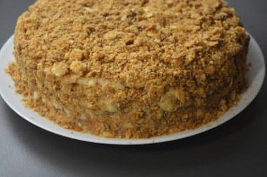 Yüksek kaliteli ürünlerden yapılmış büyük, şık bir Napolyon keki. Varkaus, Finlandiya 'da kendi ellerinizle yapılan ev yapımı tatlı..