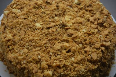 Yüksek kaliteli ürünlerden yapılmış büyük, şık bir Napolyon keki. Varkaus, Finlandiya 'da kendi ellerinizle yapılan ev yapımı tatlı..