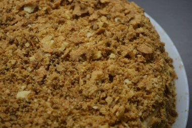 Yüksek kaliteli ürünlerden yapılmış büyük, şık bir Napolyon keki. Varkaus, Finlandiya 'da kendi ellerinizle yapılan ev yapımı tatlı..