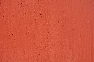 İnşaat ve yenileme işleri, göçük ve kahverengi boyalı metal branda..